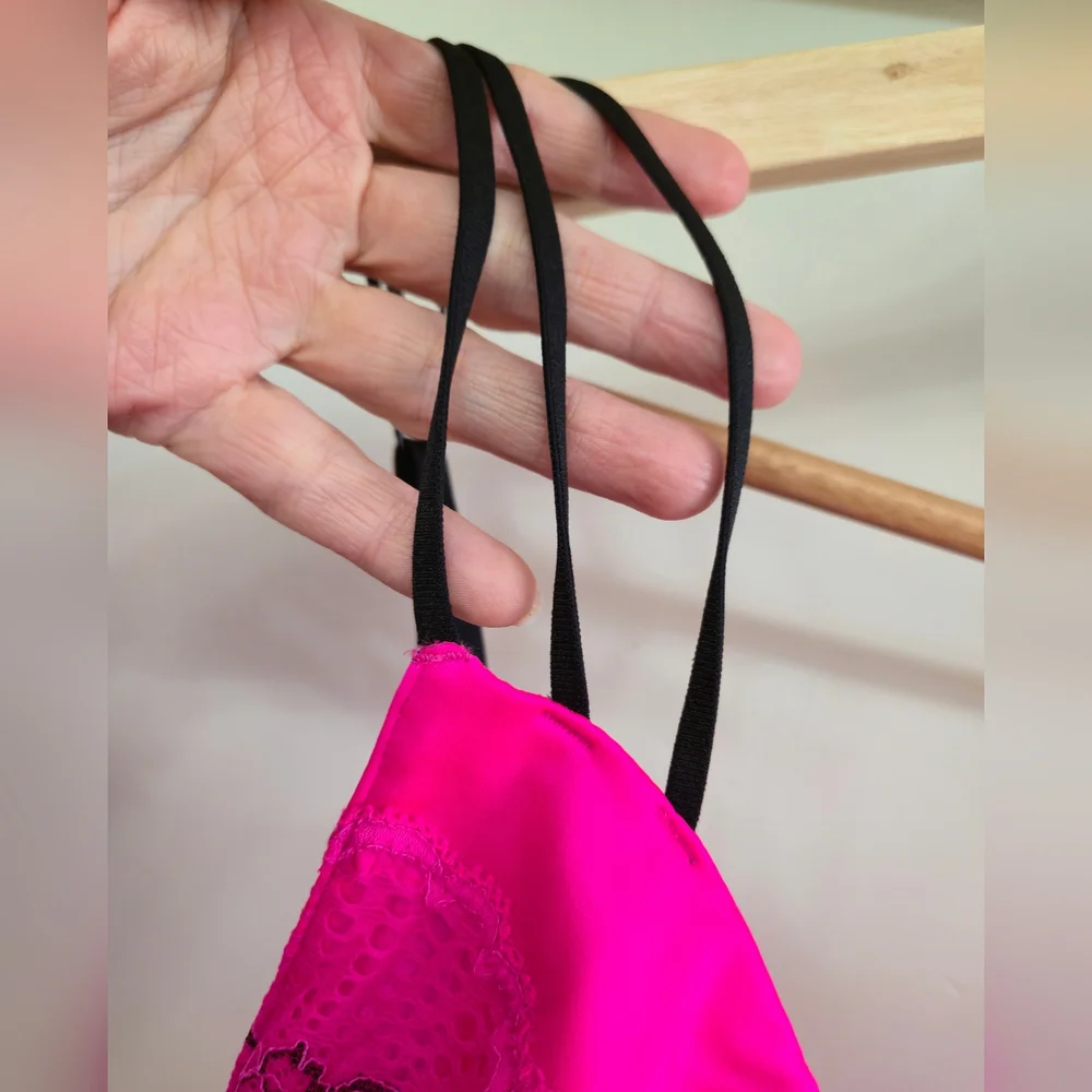 LA SENZA Hot Pink Irridescent Nighty Stretchy w Black Lace Detail, Small - Picture 4 of 9